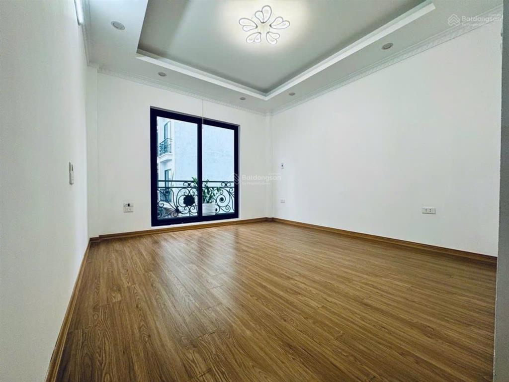 Chính chủ hạ sốc giá nào cũng bán nhà đẹp thạch bàn 5 tầng mới, nội thất đẹp, oto đỗ cổng 6.4 tỷ
