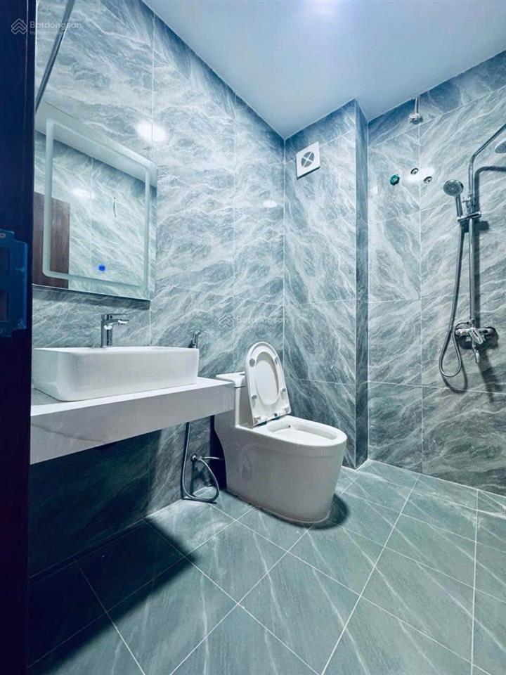 Chính chủ hạ sốc giá nào cũng bán nhà đẹp thạch bàn 5 tầng mới, nội thất đẹp, oto đỗ cổng 6.4 tỷ