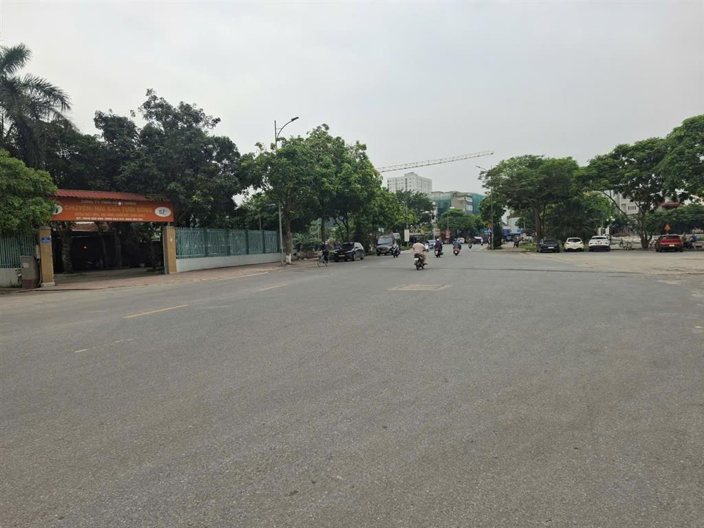 🏡 BÁN NHÀ TRUNG TÂM THẠCH BÀN – CỔ LINH  92M² × 6 TẦNG  GARA Ô TÔ  THANG MÁY
