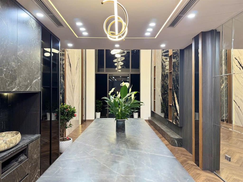 🏡🔥 BÁN NHÀ PHỐ TRẠM – NGÕ THÔNG – Ô TÔ VÀO NHÀ – THANG MÁY – FULL NỘI THẤT 🔥🏡