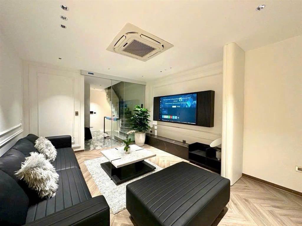 🏡🔥 BÁN NHÀ PHỐ TRẠM – NGÕ THÔNG – Ô TÔ VÀO NHÀ – THANG MÁY – FULL NỘI THẤT 🔥🏡