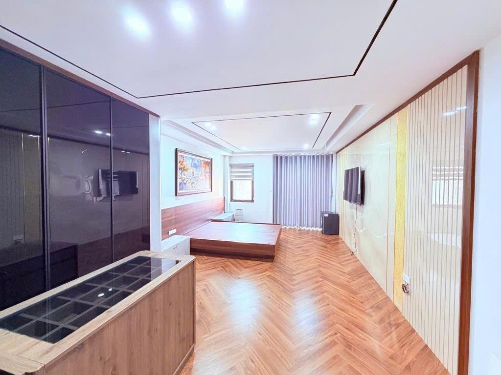 🏡🔥 NHÀ PHỐ TRẠM – Ô TÔ TRÁNH  56M² x 7 TẦNG  GARA Ô TÔ  THANG MÁY  FULL NỘI THẤT 🔥🏡