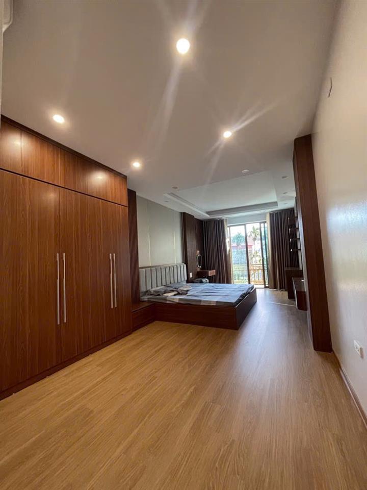 🚨🔥 PHỐ TRẠM – LÔ GÓC 7 TẦNG – NGÕ XE 7 CHỖ THÔNG – GIÁ 17,X TỶ 🔥🚨
🏡✨ HÀNG HIẾM PHỐ