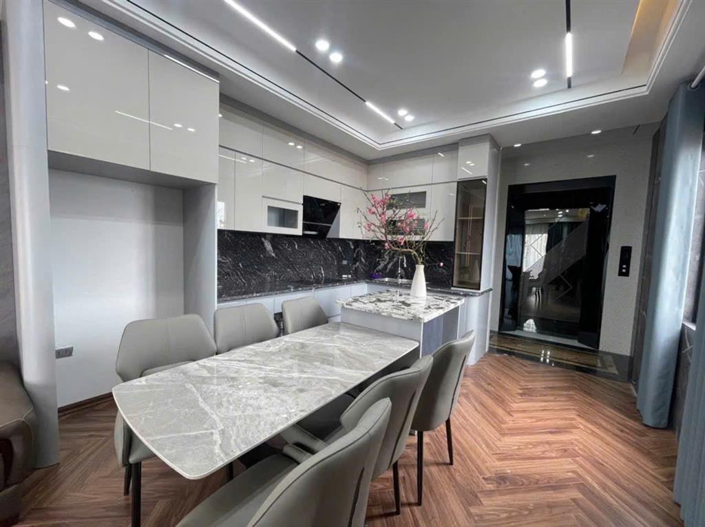 🔥 NHÀ PHỐ TRẠM – NGÕ THÔNG XE TẢI TRÁNH  51M² × 8 TẦNG  GARA Ô TÔ  THANG MÁY  FULL NỘI