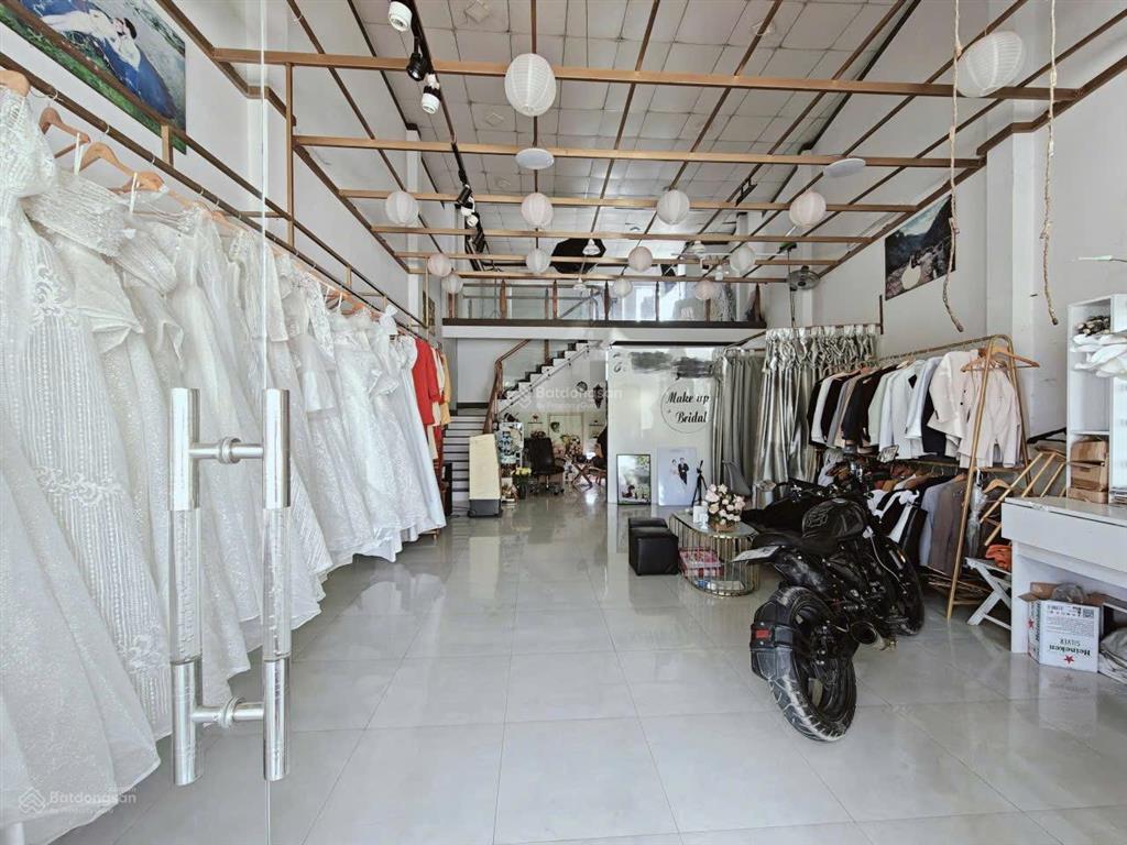 Cần cho thuê 2 mặt tiền liền kề 11*15m. lâu dài thích hợp ngân hàng, siêu thị tiện lợi, cty, vp