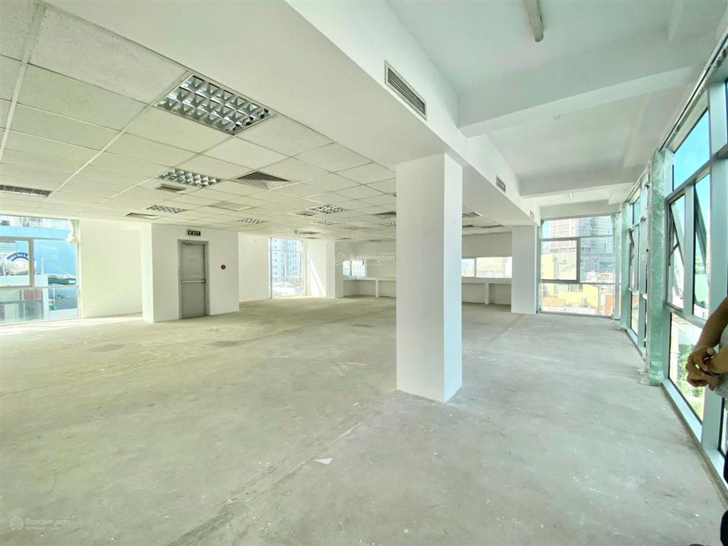 Nguyễn công trứ cho thuê văn phòng đẹp ngay khu tài chính 90m2 27tr