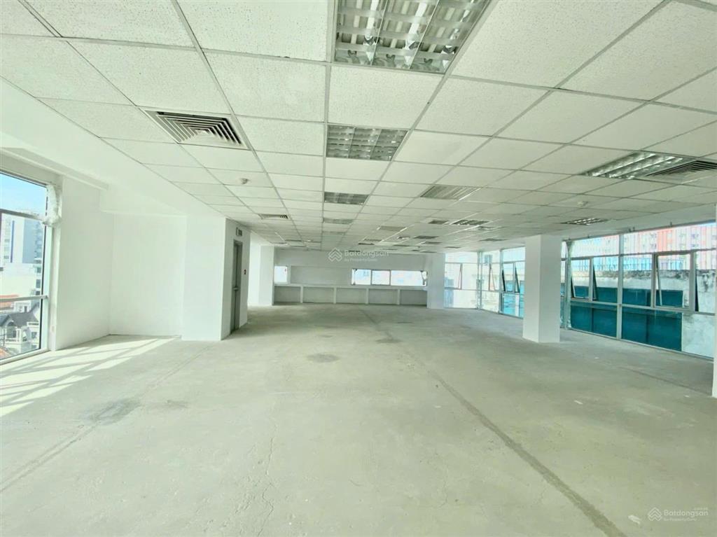 Nguyễn công trứ cho thuê văn phòng đẹp ngay khu tài chính 90m2 27tr