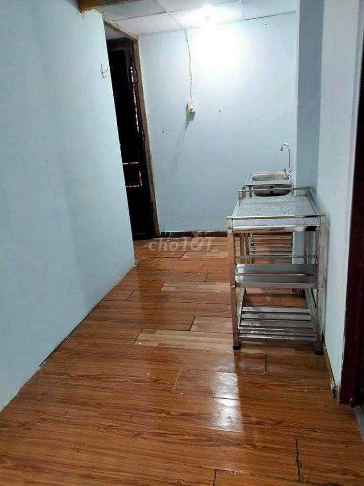 Cho thuê căn hộ mini 2 Phòng ngủ ngay CV Hoàng Văn Thụ, sân bay TSN