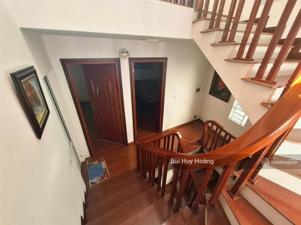 Lô góc  dân xây  5m ra mặt phố  ngõ thông ba gác  42m2 chỉ 11,x tỷ  hà đông  cầu trắng