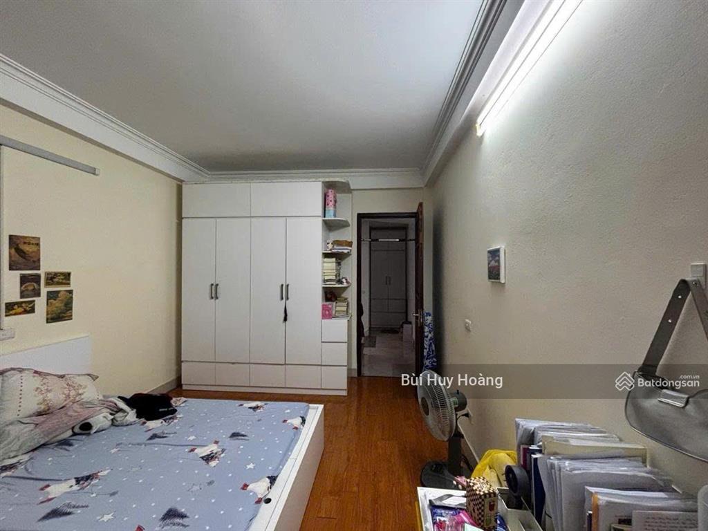 Hộ khẩu đống đa  34m2 chỉ 9,x tỷ  thoáng trước sau  dân xây 5 tầng x 3 ngủ  ngõ ba gác