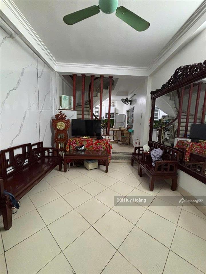 Hộ khẩu đống đa  34m2 chỉ 9,x tỷ  thoáng trước sau  dân xây 5 tầng x 3 ngủ  ngõ ba gác