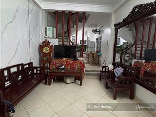 Hộ khẩu đống đa  34m2 chỉ 9,x tỷ  thoáng trước sau  dân xây 5 tầng x 3 ngủ  ngõ ba gác