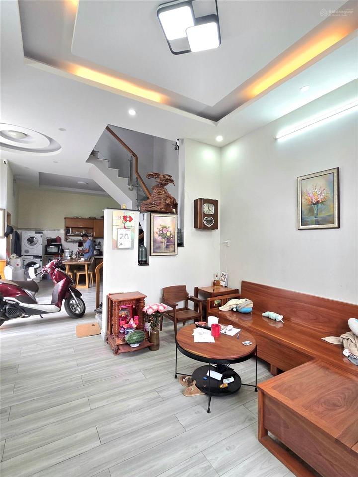 Nhà lô góc mặt tiền  đường rộng 6m  64m2 7ty6