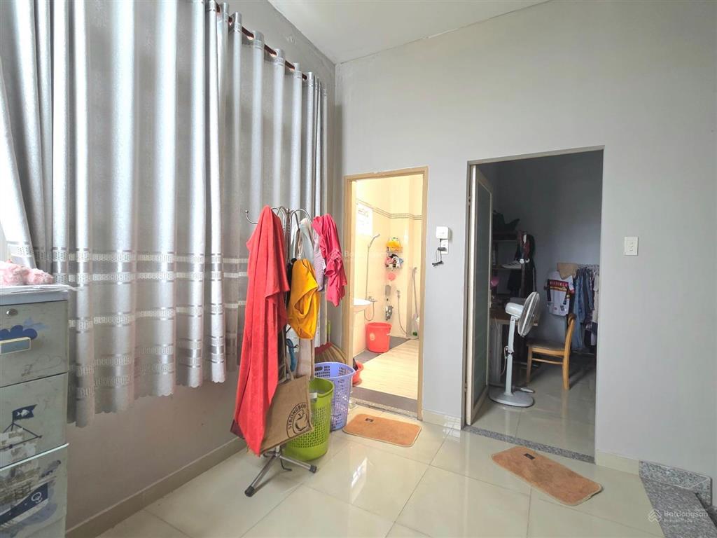 Nhà lô góc mặt tiền  đường rộng 6m  64m2 7ty6