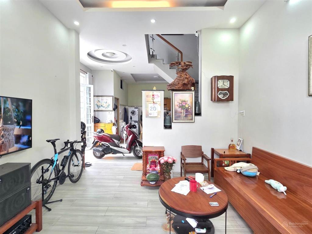 Nhà lô góc mặt tiền  đường rộng 6m  64m2 7ty6