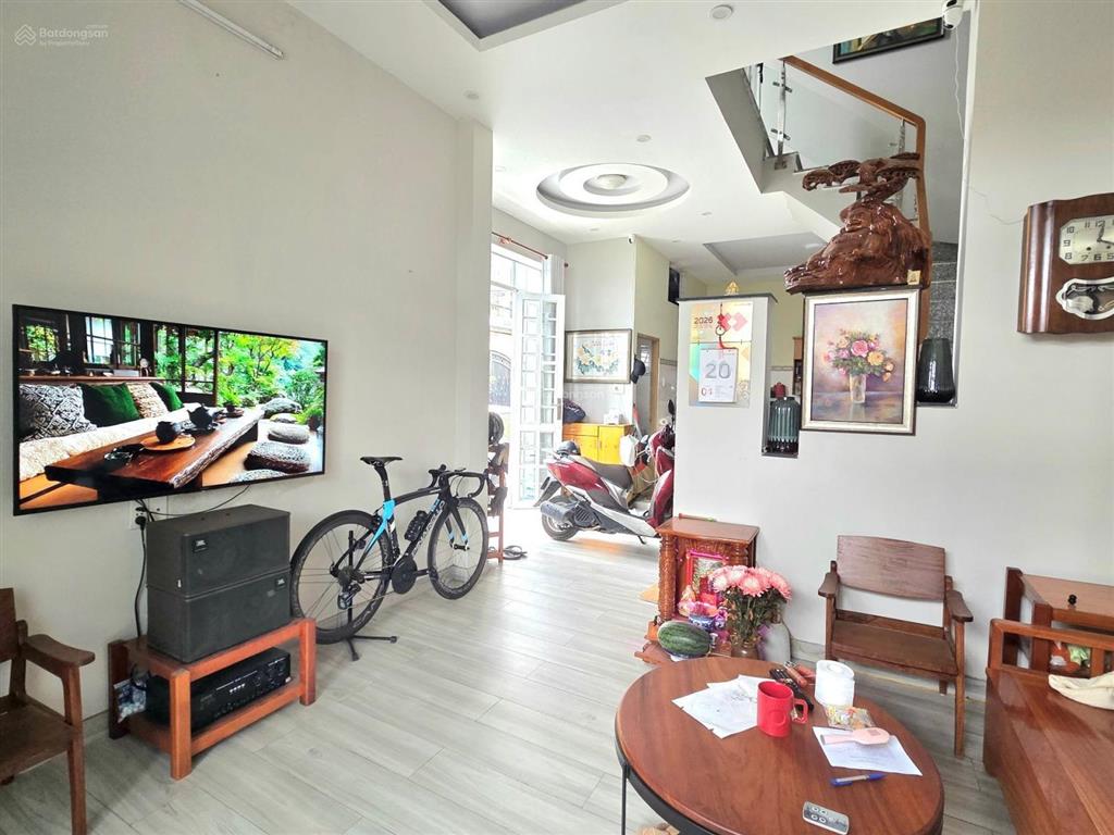 Nhà lô góc mặt tiền  đường rộng 6m  64m2 7ty6