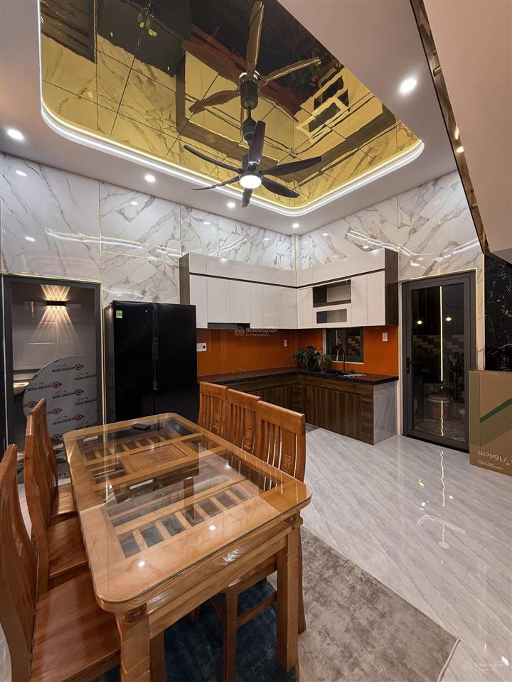 5 tỷ 8  73.7m²  lô góc  tỉnh lộ 43  sát chợ đầu mối