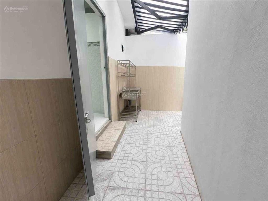 Chỉ 4 tỷ hơn mua được nhà cạnh chợ thủ đức