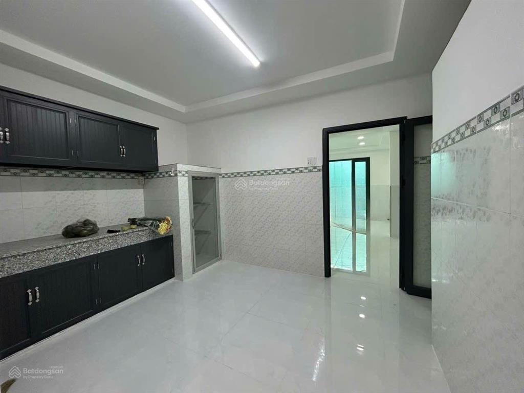 Chỉ 4 tỷ hơn mua được nhà cạnh chợ thủ đức