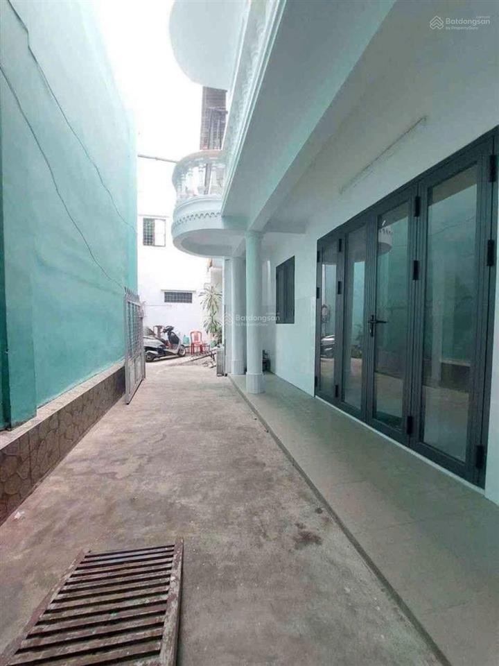 Chỉ 4 tỷ hơn mua được nhà cạnh chợ thủ đức