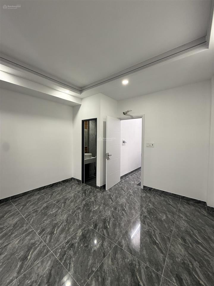 Nhà đẹp 5 tầng  hẻm xe hơi  ngay vạn phúc city