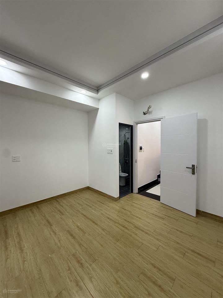 Nhà đẹp 5 tầng  hẻm xe hơi  ngay vạn phúc city