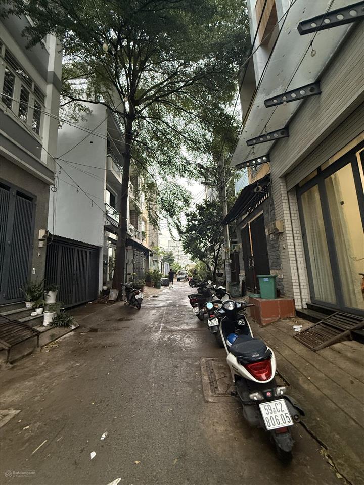Nhà đẹp 5 tầng  hẻm xe hơi  ngay vạn phúc city