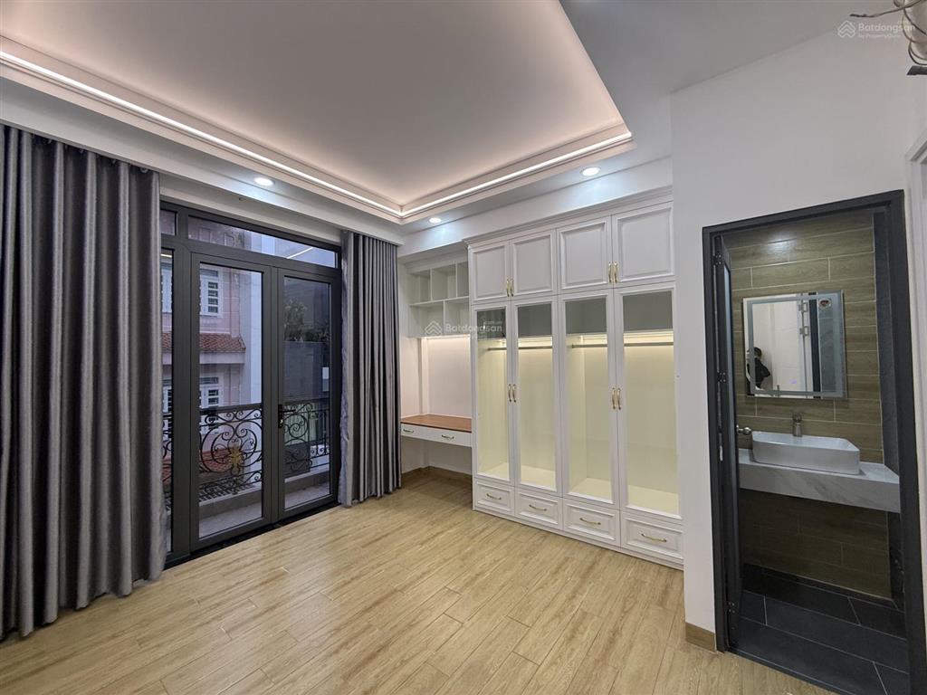 Nhà đẹp 5 tầng  hẻm xe hơi  ngay vạn phúc city