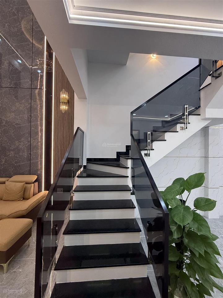Nhà đẹp 5 tầng  hẻm xe hơi  ngay vạn phúc city