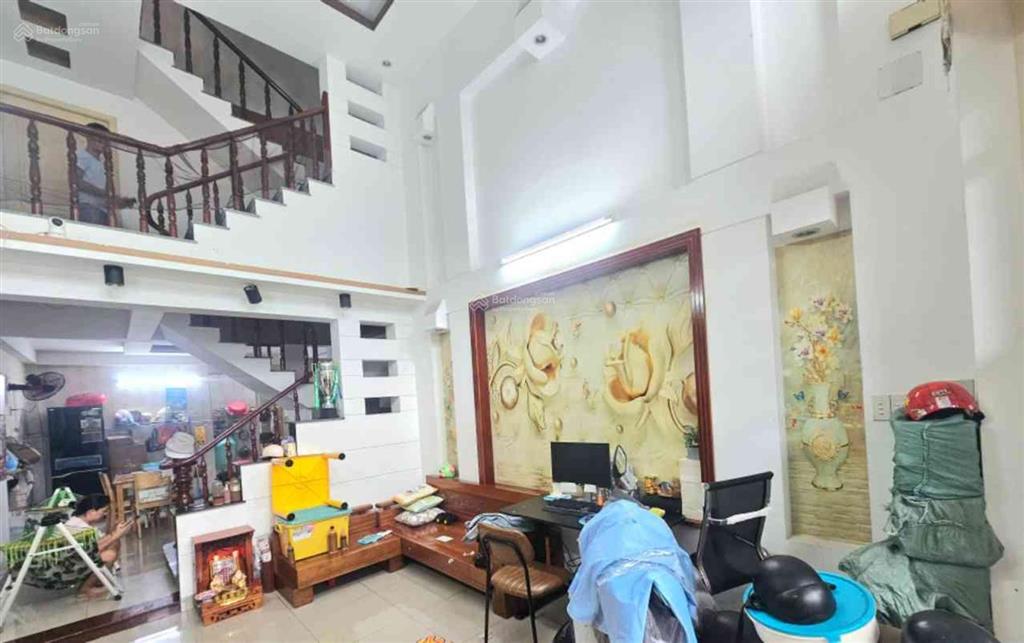 Chính chủ cần bán nhà 3 tầng 3pn rộng rãi  khu phân lô dân trí cao  xe hơi đỗ cửa  trung