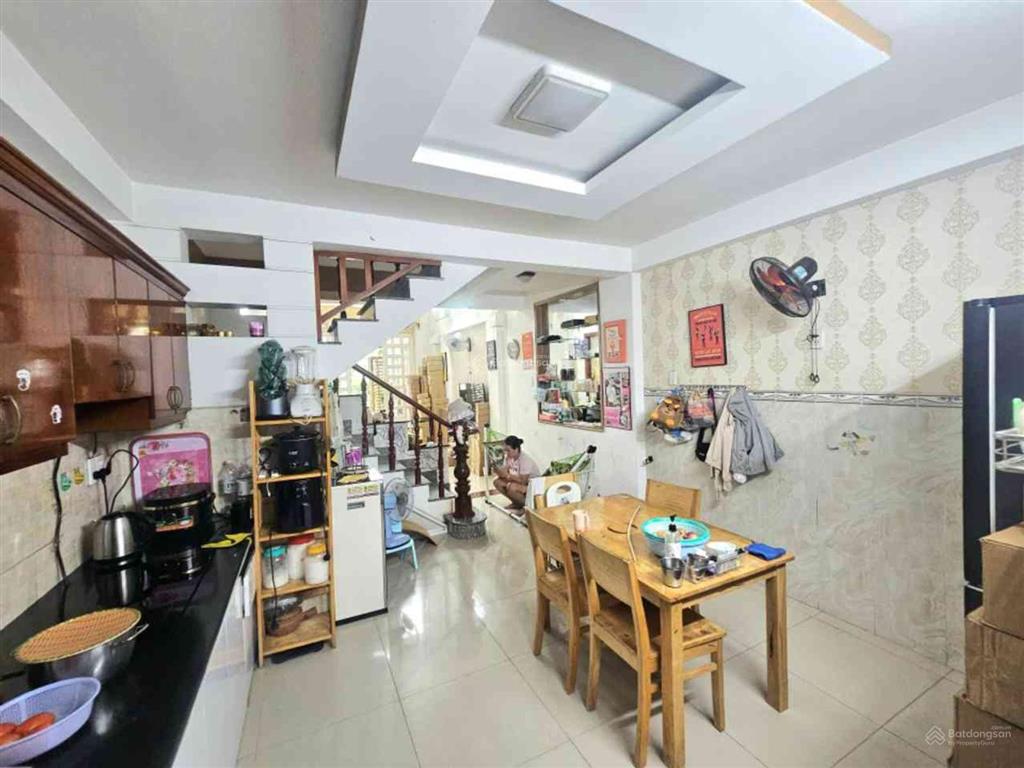 Chính chủ cần bán nhà 3 tầng 3pn rộng rãi  khu phân lô dân trí cao  xe hơi đỗ cửa  trung