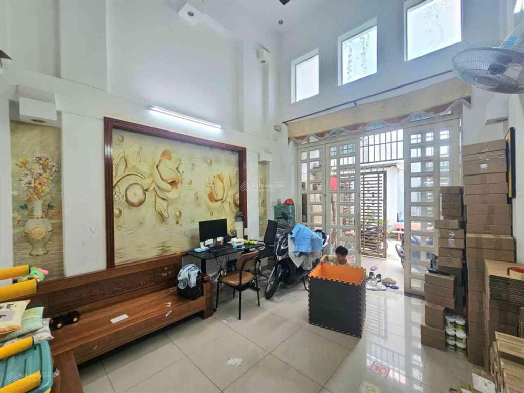 Chính chủ cần bán nhà 3 tầng 3pn rộng rãi  khu phân lô dân trí cao  xe hơi đỗ cửa  trung