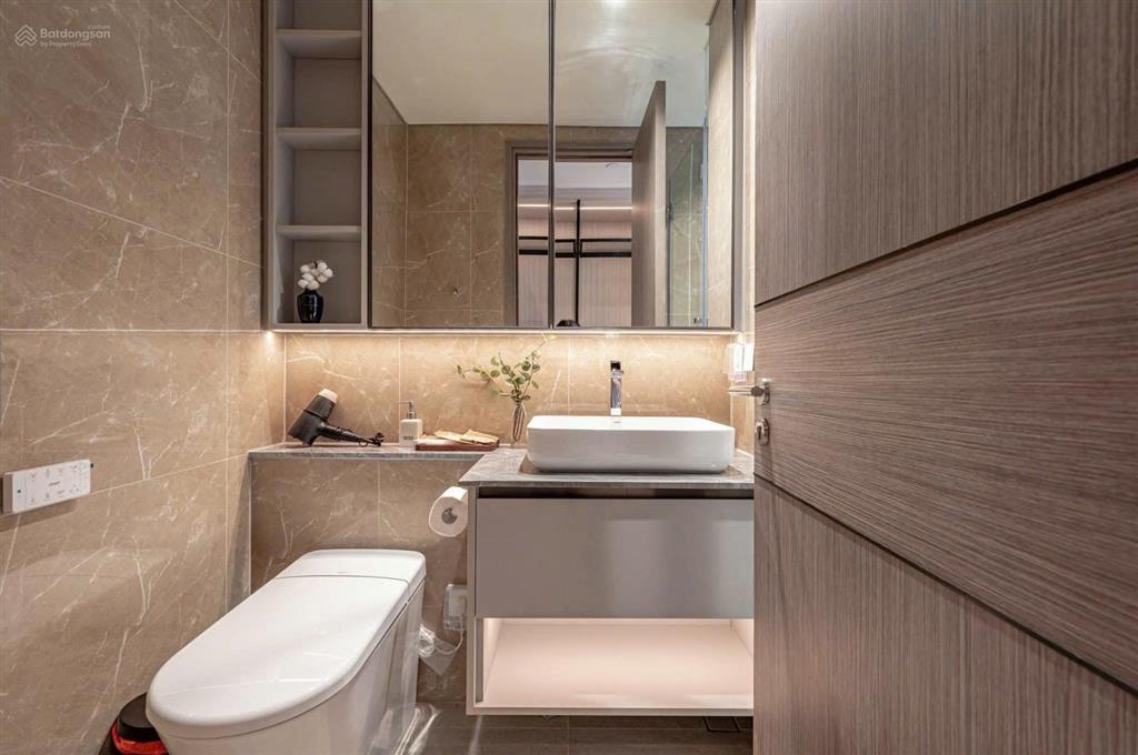 Chuyển nhà bán gấp cc full nội thất, căn góc view thoáng 2pn+ sổ sẵn 2 tỷ ở liền gọi 0705 412 ***