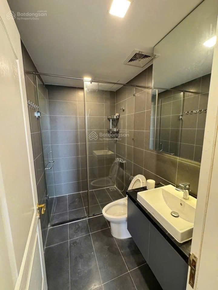 Ngộp lầu 10 căn góc 2 tỷ 2 sổ hồng 55m2 vay 75%. cho thuê 13tr/tháng