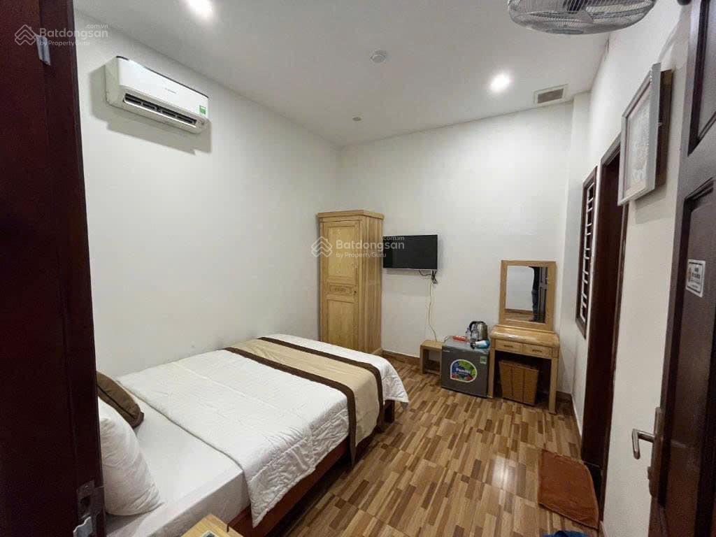 Bán khách sạn 7 tầng mặt tiền nguyễn huệ, hải cảng quy nhơn  21 phòng, cách biển 100m, sổ đỏ, 24tỷ