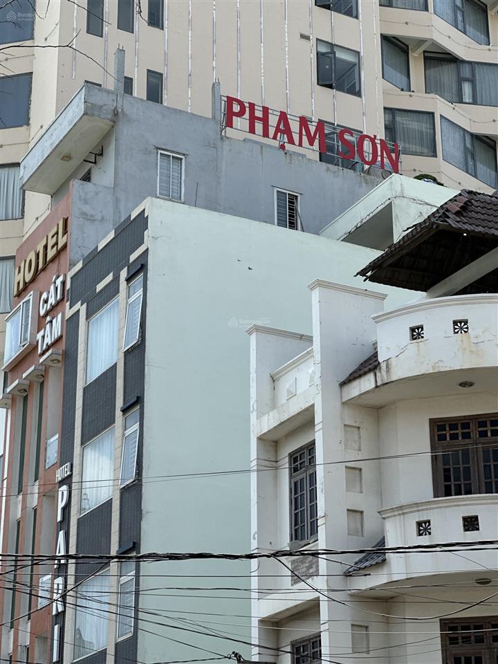 Bán khách sạn 7 tầng mặt tiền nguyễn huệ, hải cảng quy nhơn  21 phòng, cách biển 100m, sổ đỏ, 24tỷ