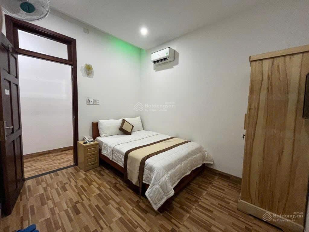 Bán khách sạn 7 tầng mặt tiền nguyễn huệ, hải cảng quy nhơn  21 phòng, cách biển 100m, sổ đỏ, 24tỷ