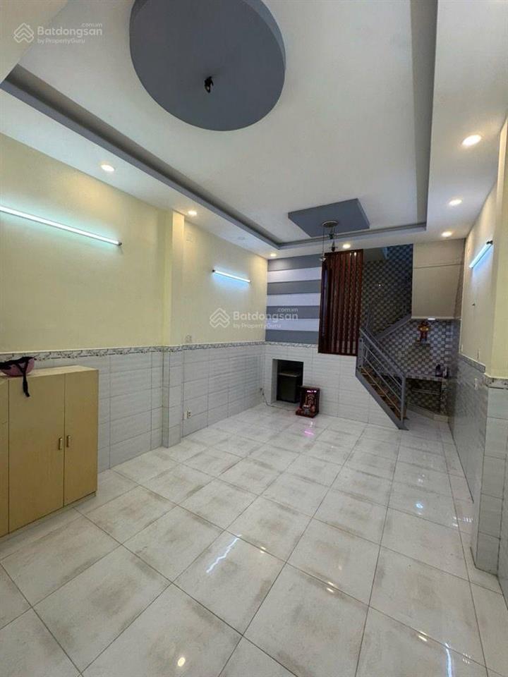 Khu phân lô bình trị đông  đường thông 5m  nhà mới đẹp 2 tầng ở ngay.