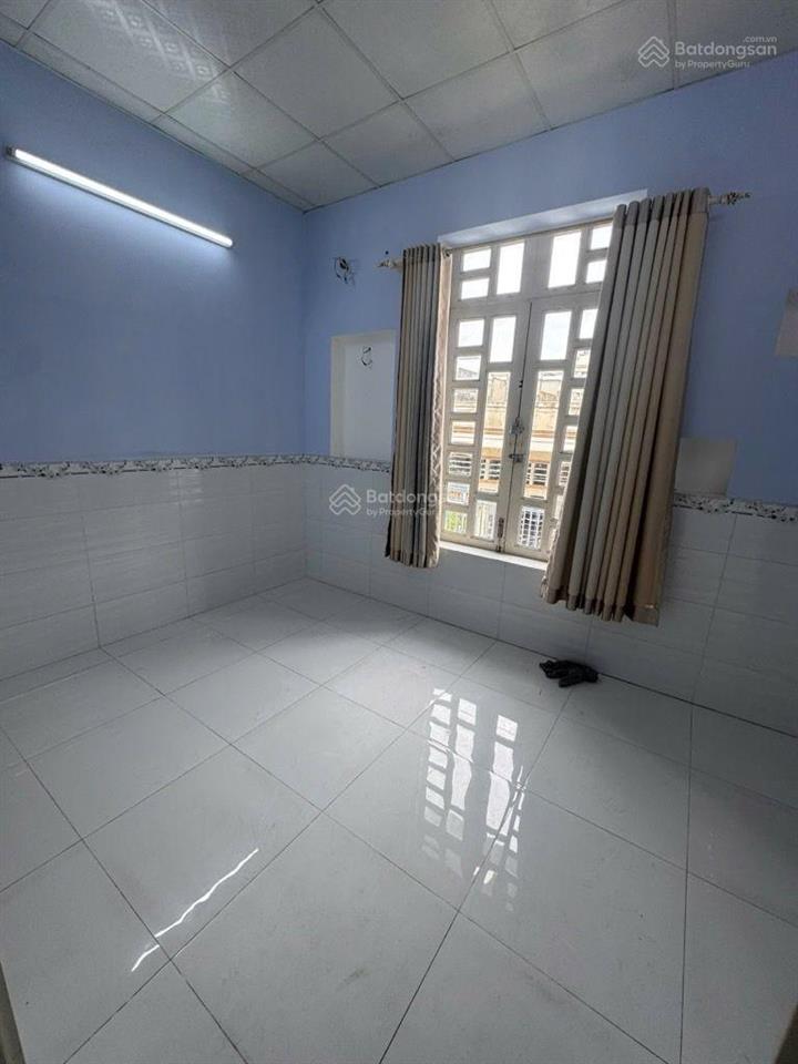 Khu phân lô bình trị đông  đường thông 5m  nhà mới đẹp 2 tầng ở ngay.