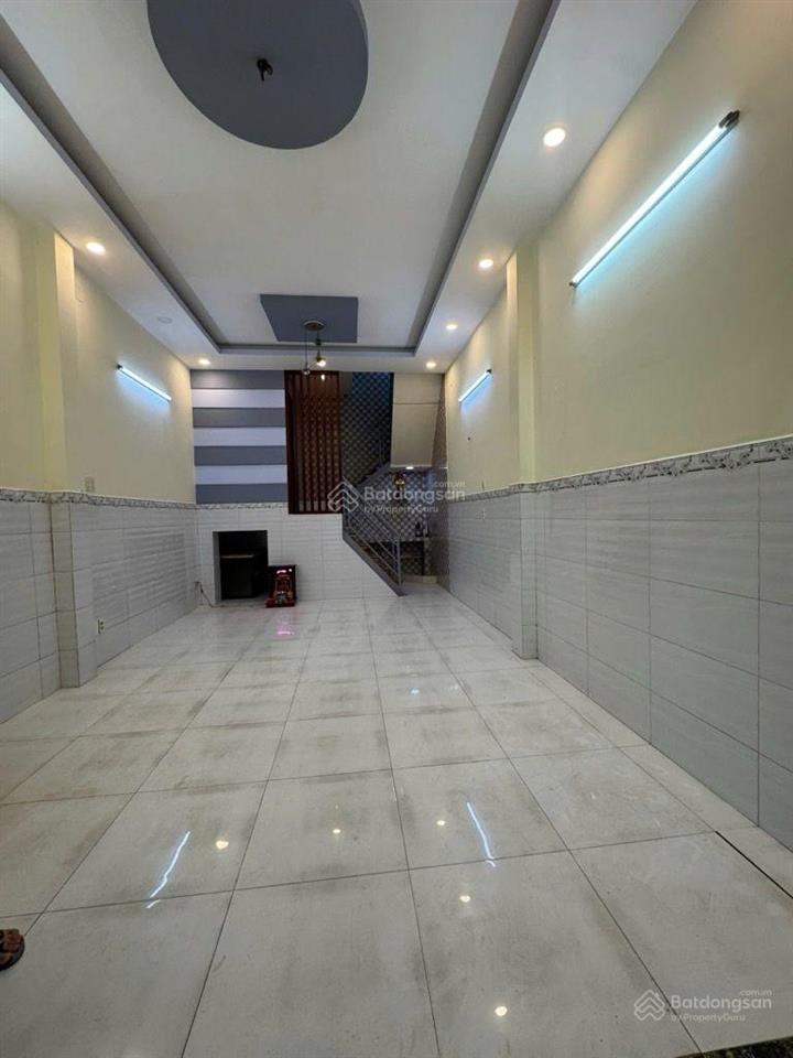Khu phân lô bình trị đông  đường thông 5m  nhà mới đẹp 2 tầng ở ngay.