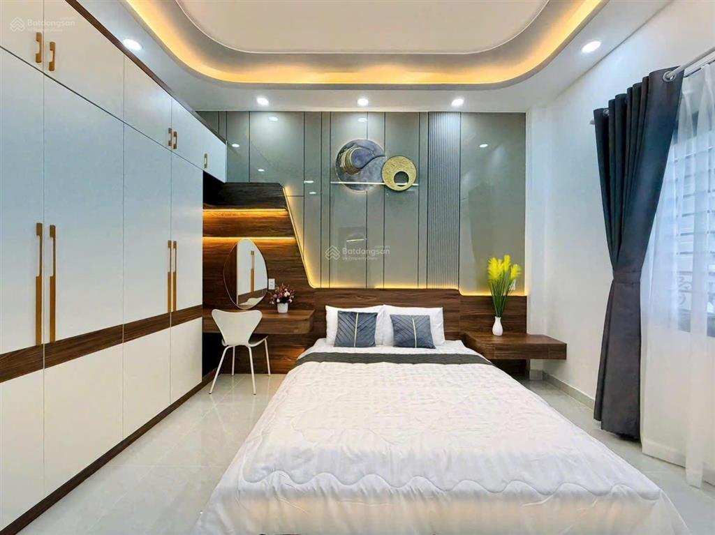 [3 tỷ 850] bán nhà ngang 5m nguyễn công hoan, thông ra hoa sữa. gần phố ẩm thực phan xích long