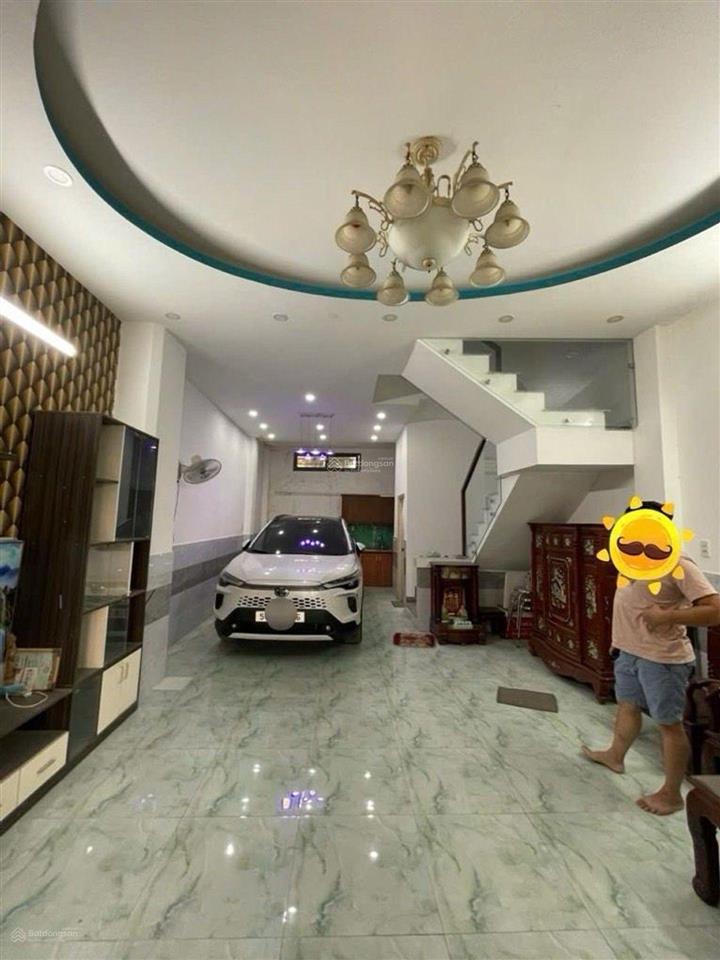 Nhà ngang lớn 5m  ngang qua muốn vào xem  xem rùi lại thích  thích là mua vào ở ngay.
