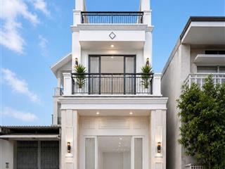Nhà ngang lớn 4.8  xe hơi đâụ cửa ngay kinh dương vương  sát chợ chỉ hơn 6 đồng  kiếm đâu xa .