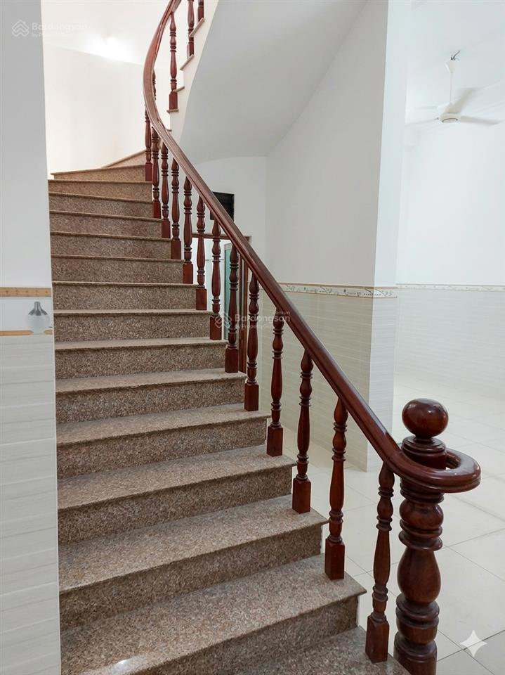 Ngộp cần bán gấp giảm sâu 2 tỷ mặt tiền kinh doanh đối diện kđt vạn phúc đón đầu ql13 mở rộng
