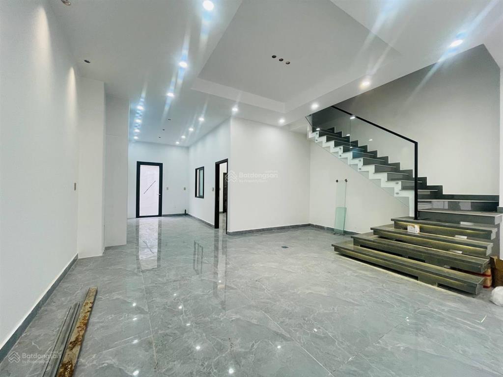 Bán gấp nhà mặt tiền hẻm quốc lộ 13 hiệp bình phước ngang hơn 6m cực hiếm, 5 phòng ngủ sân thượng