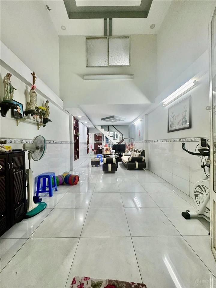 Siêu rẻ! cách mt nguyễn kiệm, pn. dt 3.5x18m  dtcn gần 62m2. nhà 2 mặt tiền. giá chỉ 9.5 tỷ tl.