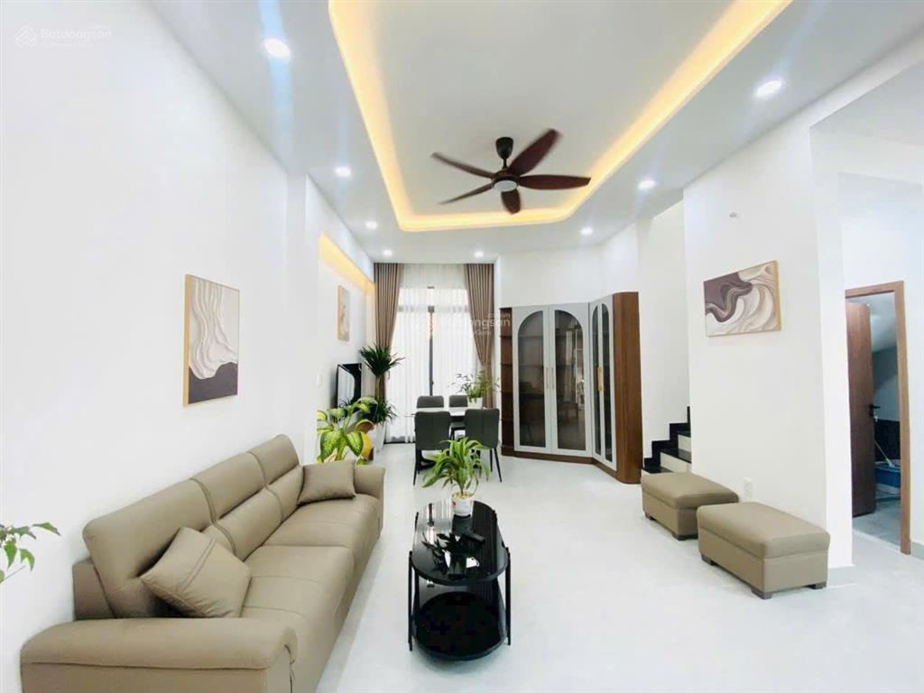 Nhà mới đẹp! chỉ 6.3 tỷ tl. dt 7.4x7.4m  dtcn gần 40m2. kết cấu 3 tầng btct, 2 mt trước sau.