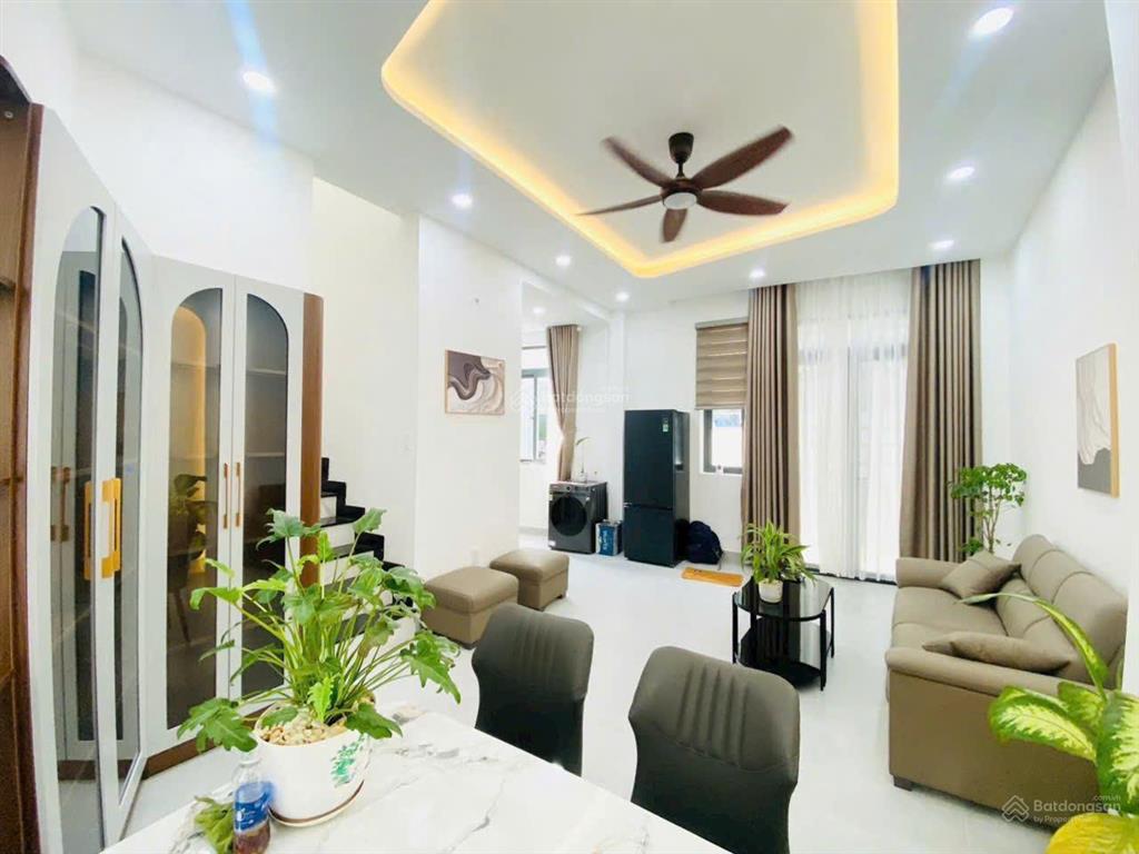 Nhà mới đẹp! chỉ 6.3 tỷ tl. dt 7.4x7.4m  dtcn gần 40m2. kết cấu 3 tầng btct, 2 mt trước sau.