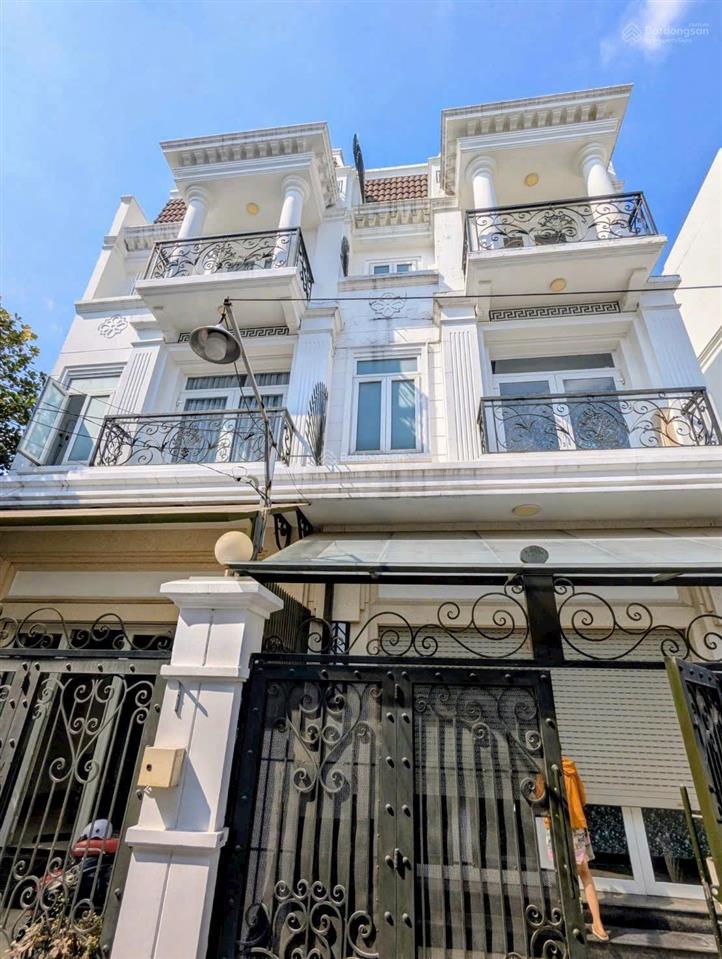 Nhà 4 tầng  ngang rộng 5,24m  dt 62m²  căn góc 2 mặt hẻm xe hơi  khu nhà lầu cao cấp