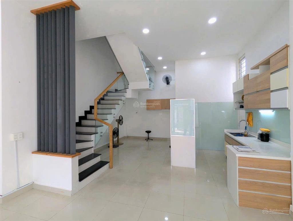 Nhà 4 tầng  ngang rộng 5,24m  dt 62m²  căn góc 2 mặt hẻm xe hơi  khu nhà lầu cao cấp